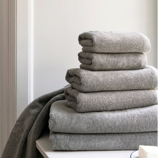 GEORG JENSEN DAMASK - Frotteepakke XL 2 stk. gæstehåndklæder 40x70 cm. & 4 stk. 50x100 cm. & 2 stk. badehåndklæder 70x140 cm. Walnut eller Grey